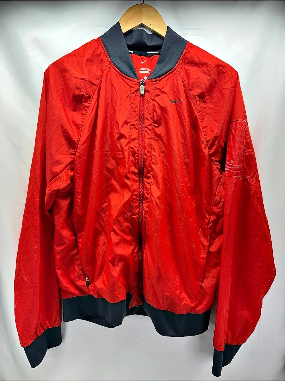 characters):
⁠Nike Running Jacket Mens Large Red Grey Bomber Waffle Fleece Lined